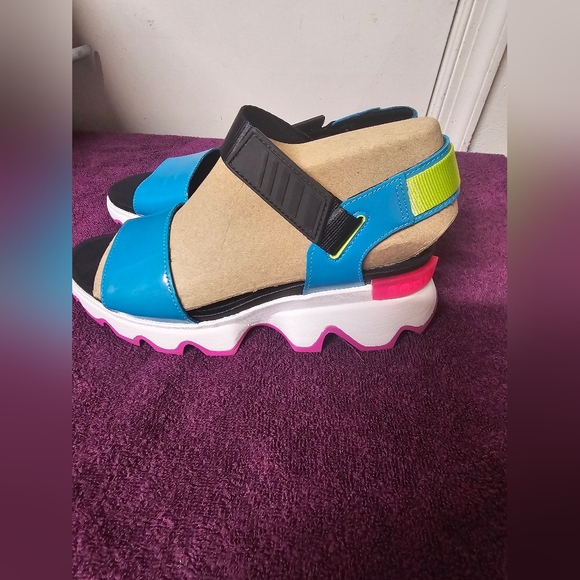 STRAPY WEDGE SOREL SANDAL - Picture 2 of 6